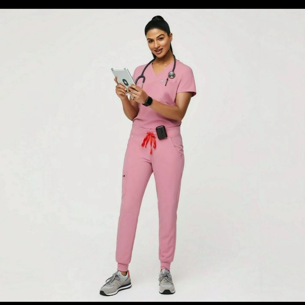 BNWT FIGS Women's Pink Chalk Set Zamora jogger Petite scrub pants S & Rafaela XS